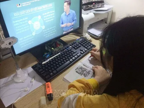 Hà Nội: Từ ngày 17/1, học sinh lớp 9, 12 các địa bàn dịch cấp độ 3 học trực tuyến