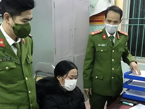 Bắt quả tang cô gái đang trộm tiền trong shop quần áo ở Thanh Hoá