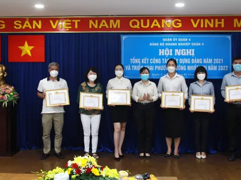 FE CREDIT vinh dự nhận giấy khen chi bộ hoàn thành xuất sắc nhiệm vụ 2021 của Đảng bộ Doanh nghiệp Quận 4