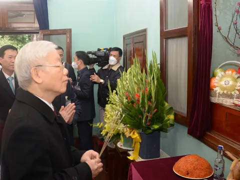 Tổng Bí thư Nguyễn Phú Trọng dâng hương tưởng niệm Chủ tịch Hồ Chí Minh