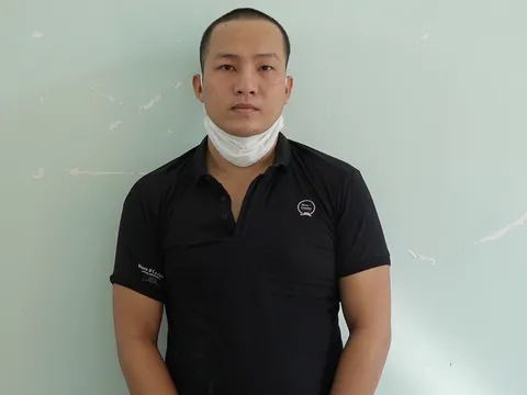 Bắt tạm giam đối tượng tưới xăng định đốt công an