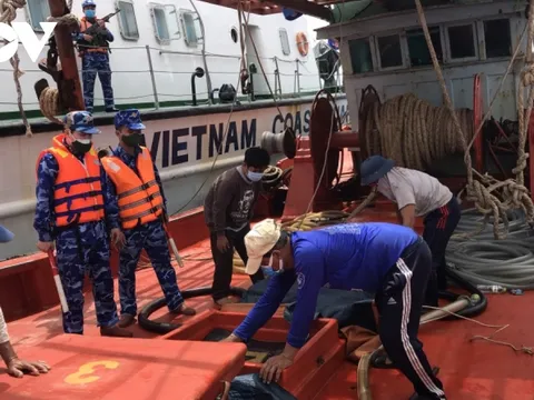 Bắt tàu vận chuyển 100.000 lít dầu trái phép trên biển