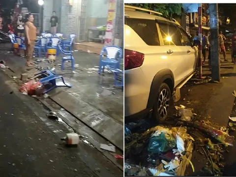 TP.HCM: Ô tô lao vào quán nhậu ven đường, khách nhậu bị cuốn vào gầm xe