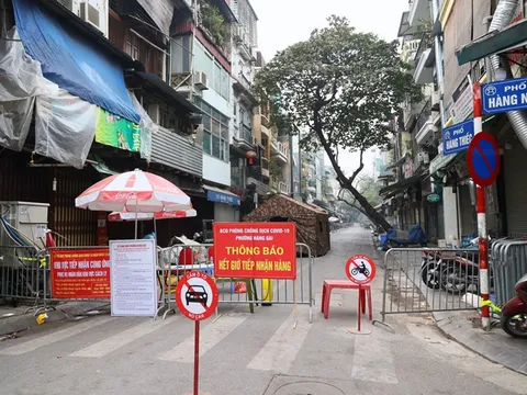 Ca mắc COVID-19 tăng mạnh, 74 xã phường ở Hà Nội thành 'vùng cam'