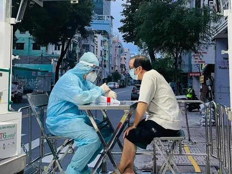Chủng Omicron chiếm ưu thế, TP. HCM ra văn bản khẩn yêu cầu hạn chế tụ tập