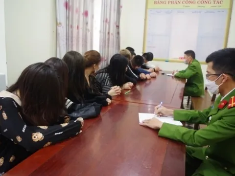 Hà Tĩnh: 11 nam, nữ thuê nhà hàng để tụ tập ‘chơi’ ma túy