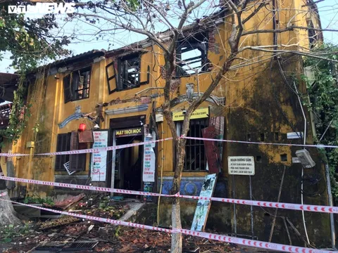 Ngôi nhà hai tầng ở phố cổ Hội An bốc cháy trong đêm