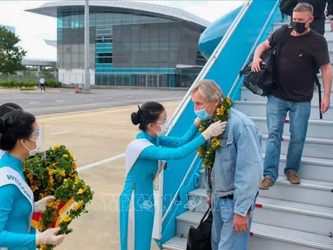 Đề xuất người nhập cảnh không cần xác nhận đã tiêm vaccine hoặc khỏi COVID-19