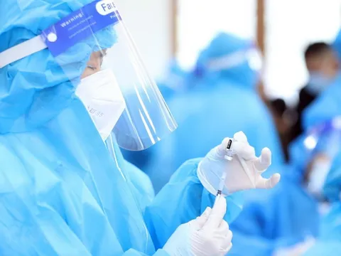 Bộ Y tế tiếp tục 'nhắc' các địa phương thần tốc tiêm mũi 3 vaccine phòng COVID-19