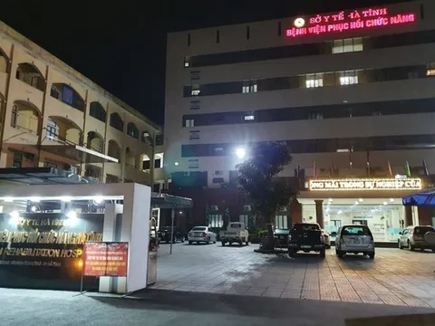 Hà Tĩnh: Người đàn ông rơi từ tầng ̉6 bệnh viện xuống cầu thang bộ tử vong