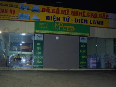 Truy tìm 2 kẻ đi xe máy nổ súng bắn vào cửa hàng đồ gỗ ở Thanh Hoá