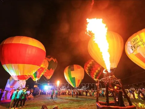 Tạm dừng dịch vụ trải nghiệm bay trên khinh khí cầu ở Hà Nội