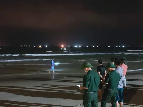 Đà Nẵng: 5 du khách bị cuốn trôi khi tắm biển, 1 người mất tích