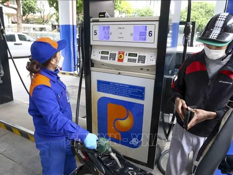 Xăng giảm hơn 1.000 đồng/lít từ 0 giờ ngày 1/4