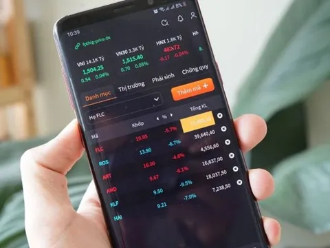 Nhà đầu tư và thị trường chứng khoán chịu tác động ra sao khi ‘cá mập’ bán cổ phiếu ‘chui’