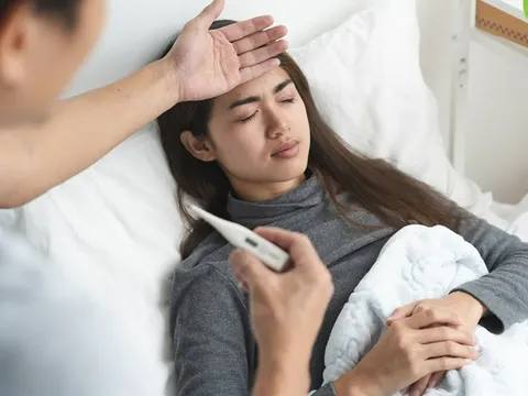 Làm cách nào để phân biệt sốt sau tiêm vaccine ngừa COVID-19 với các bệnh khác?