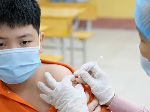 Ngày 18/4: Ca mắc COVID-19 giảm còn 12.012; hơn 19.500 liều vaccine tiêm cho trẻ từ 5 - dưới 12 tuổi