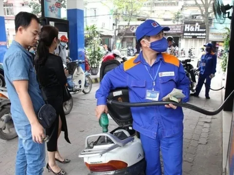 Từ 15h hôm nay, giá xăng tăng gần 700 đồng/lít