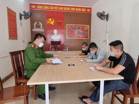 Triệu tập 3 người đàn ông đánh nữ chủ quán ăn ở Hà Tĩnh nhập viện