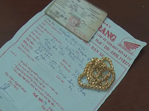 Bắt nam thanh niên đi xe SH đóng giả khách hàng để cướp tiệm vàng