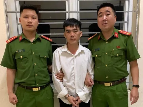Đưa người yêu về quê, đối tượng trốn truy nã bị công an tóm gọn