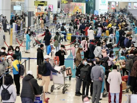 Nghỉ lễ 30/4-1/5: Khách qua Nội Bài tăng kỷ lục