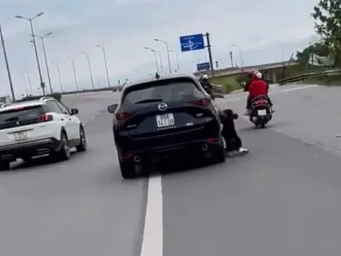 Điều tra vụ lái xe ô tô xe mazda 5 kéo lê người phụ nữ trên đường