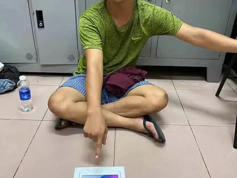 Bắt kẻ giật iPad trên tay bé trai 7 tuổi ở TP.HCM