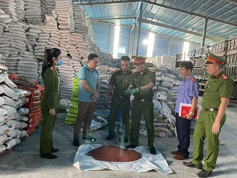 Khởi tố, bắt tạm giam giám đốc công ty sản xuất, buôn bán phân bón giả