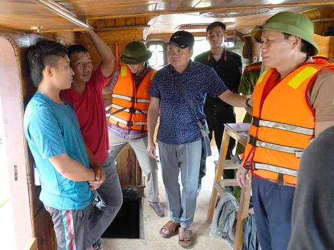 Bắt quả tang 5 tàu hút cát trái phép trên sông Mã ở Thanh Hoá