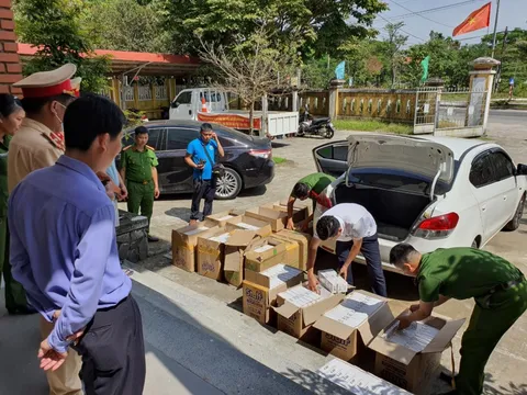 Thừa Thiên-Huế: Phát hiện xe ô tô chở 6.500 gói thuốc lá không rõ nguồn gốc