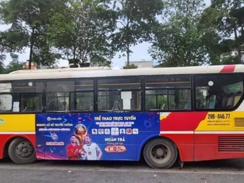 Công ty quảng cáo website cá độ bóng đá trên xe buýt bị xử phạt 120 triệu đồng