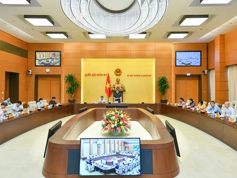 Ủy ban Thường vụ Quốc hội quyết định giảm thuế bảo vệ môi trường với xăng, dầu về mức sàn