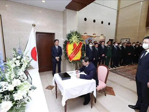 Thủ tướng Chính phủ Phạm Minh Chính tưởng niệm cố Thủ tướng Nhật Bản Abe Shinzo