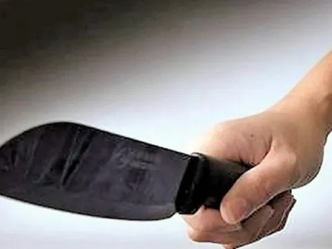 Nghệ An: Người đàn ông vác dao chém 4 người hàng xóm thương vong
