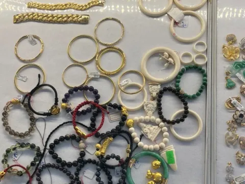 Kiên Giang: Phát hiện 2 tiệm vàng kinh doanh sản phẩm nghi chế tác từ ngà voi