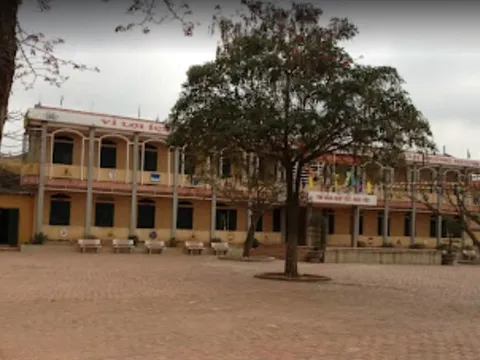 Tạm giữ thầy giáo bị tố sàm sỡ nữ sinh lớp 9 ở Hải Dương