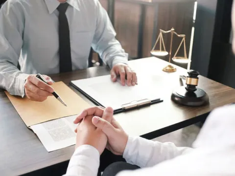 Tranh chấp doanh nghiệp: Thời điểm nào nên thuê luật sư?