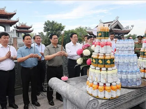 Thủ tướng tưởng niệm, tri ân Chủ tịch Hồ Chí Minh và các Anh hùng liệt sĩ tại Nghệ An