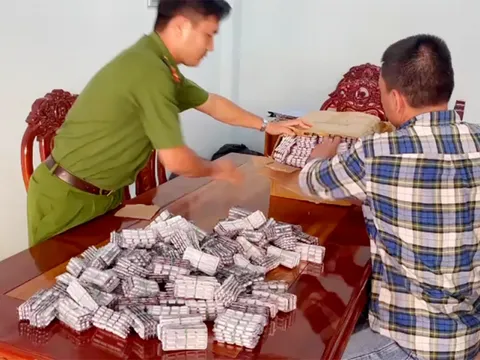 An Giang: Phát hiện 30.000 viên thuốc tân dược nghi nhập lậu