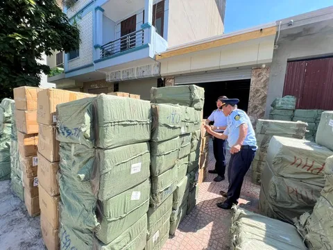 Phát hiện hơn 20 tấn nước hoa, mỹ phẩm nghi giả các thương hiệu nổi tiếng