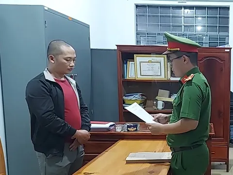 Khởi tố, bắt tạm giam cha dượng hành hạ bé gái 7 tuổi ở Bình Phước