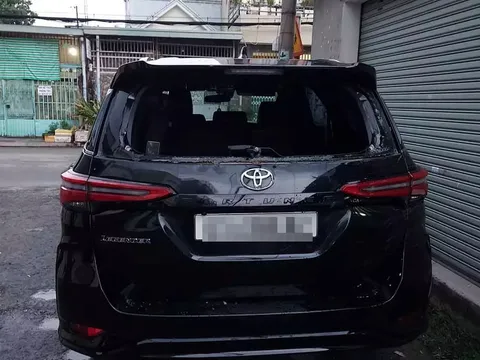 Bắt đối tượng đập phá xe ô tô thấy ‘chướng mắt’ ở TP.HCM