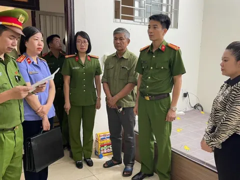 Bắt 'nữ quái' dùng CMND giả lập thẻ tín dụng, chiếm đoạt hơn 76 triệu đồng