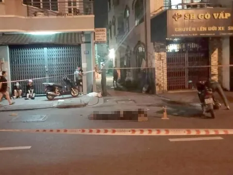TP.HCM: Phát hiện nam thanh niên tử vong bên lề đường cạnh xe máy