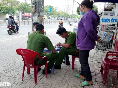 TP.HCM: Người đàn ông nghi 'ngáo đá' cầm dao đâm loạn xạ 3 người đi đường