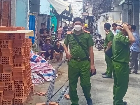 Mâu thuẫn khi ăn hủ tiếu, người phụ nữ bị hàng xóm dùng búa đập tử vong