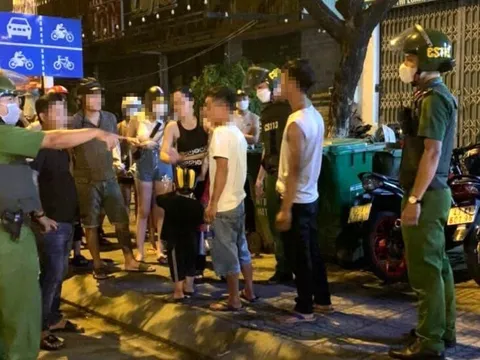 Mâu thuẫn gia đình, chồng rủ bạn nhậu đánh hội đồng vợ