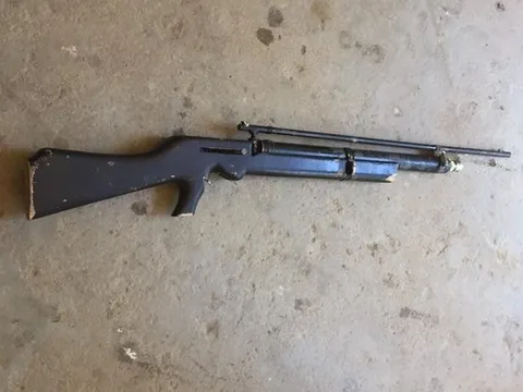 Nghệ An: Mâu thuẫn gia đình, người đàn ông dùng súng bắn vợ tử vong