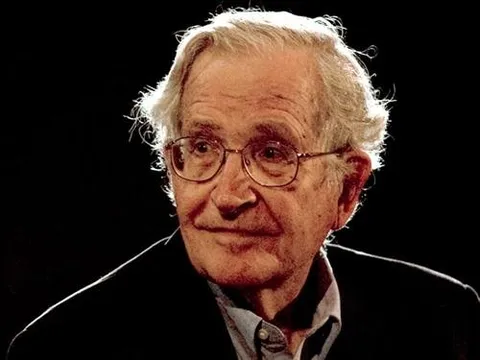 Noam Chomsky nghĩ về những vấn đề về giáo dục và trí thức